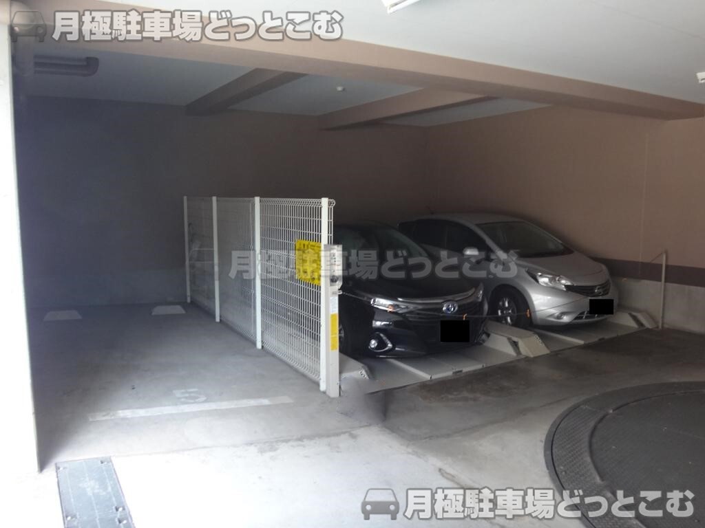 世田谷区世田谷4-13-12の月極駐車場1