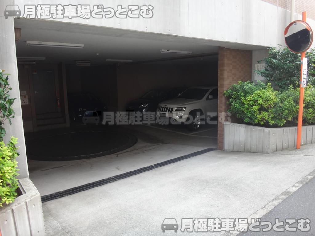 世田谷区世田谷4-13-12の月極駐車場1