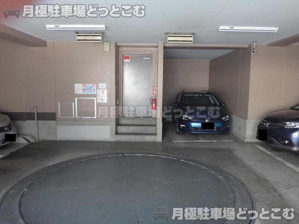 世田谷区世田谷4-13-12の月極駐車場1