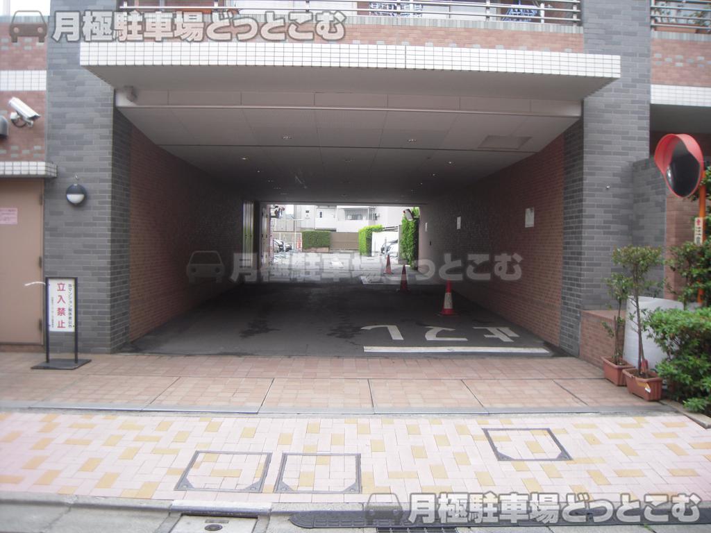 新宿区中落合3-6-4の月極駐車場1
