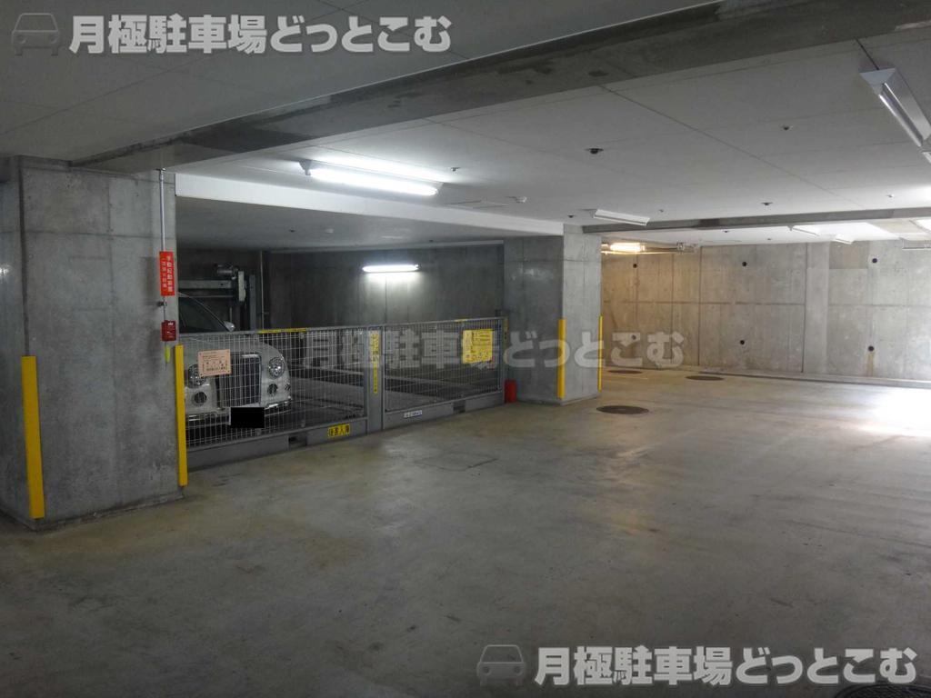 渋谷区代々木5-34-22の月極駐車場2