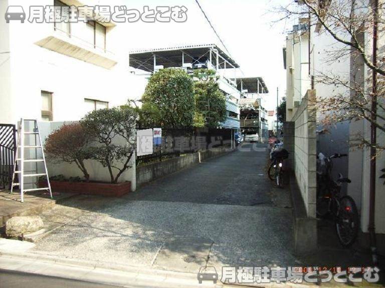 品川区南品川4-6-25の月極駐車場3
