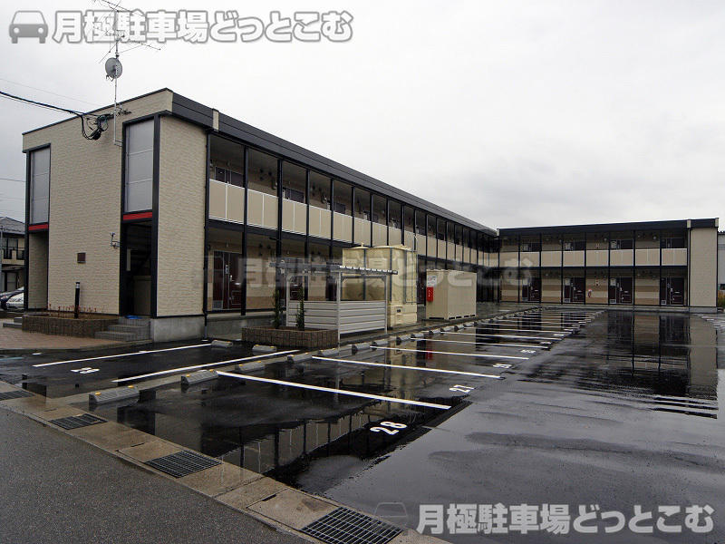 富山市中冨居新町4－12の月極駐車場1