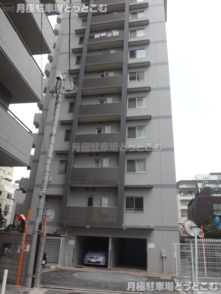 板橋区仲宿55-8の月極駐車場1