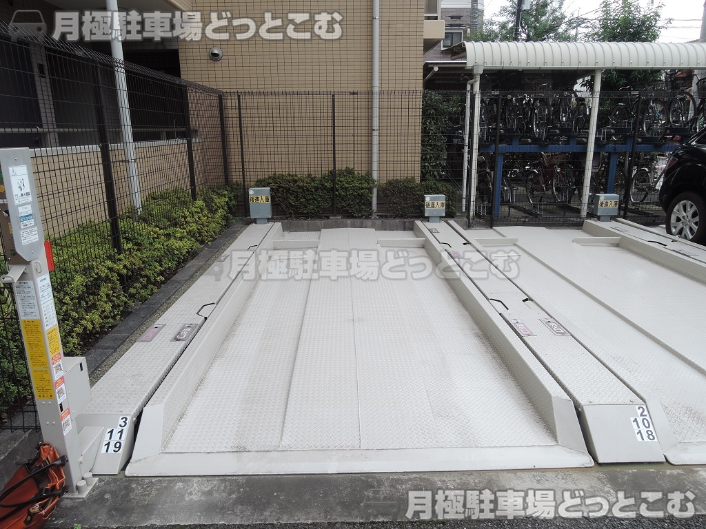 府中市若松町2-11-6の月極駐車場3