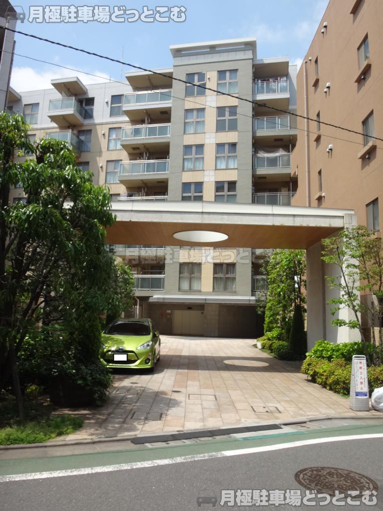 世田谷区三軒茶屋1-35-24の月極駐車場3