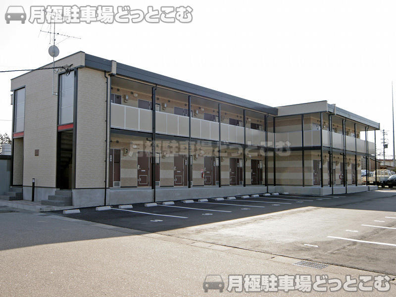富山市町村2－247の月極駐車場1