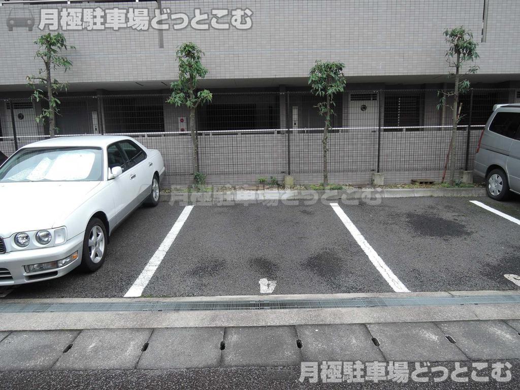 目黒区目黒本町2-7-5の月極駐車場2