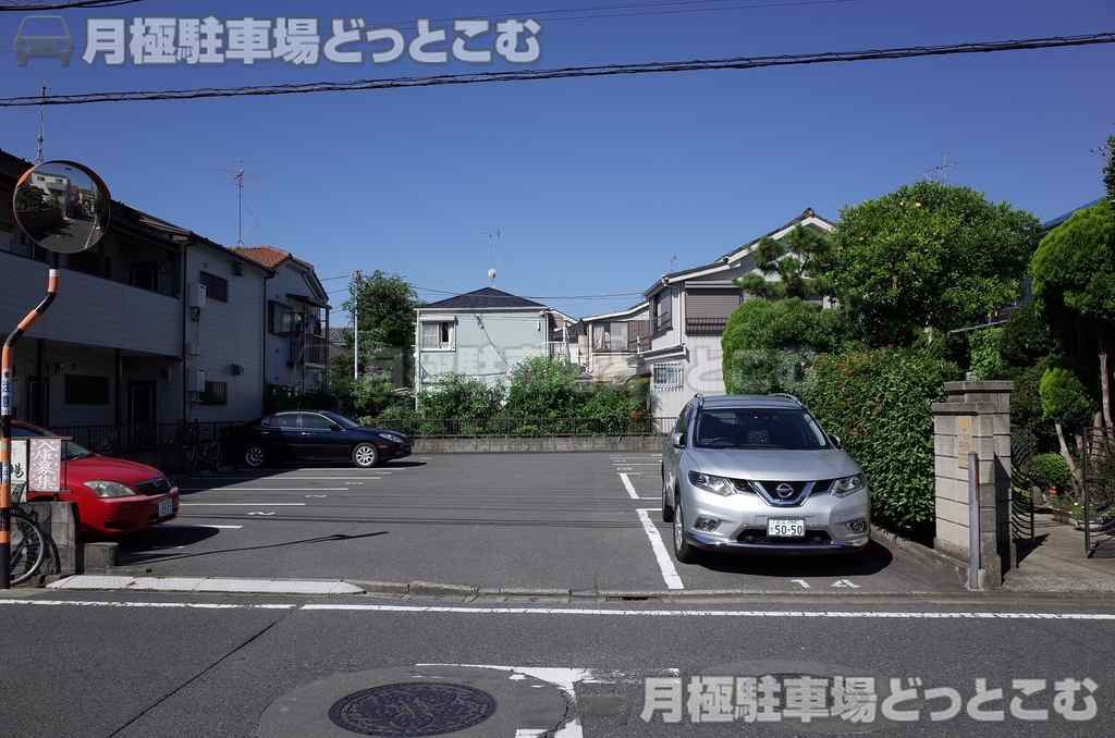足立区中川3-18-12の月極駐車場1
