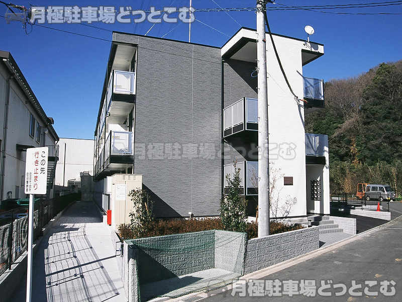 町田市小野路町2330－5の月極駐車場1