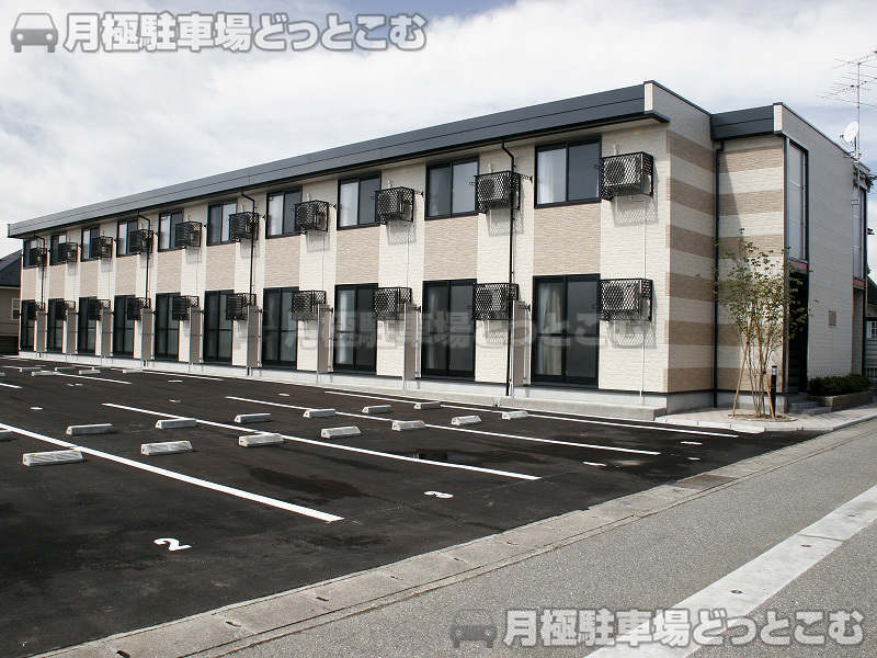 富山市犬島5－8－18の月極駐車場1