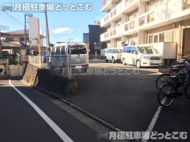 杉並区和泉2-13-5の月極駐車場1