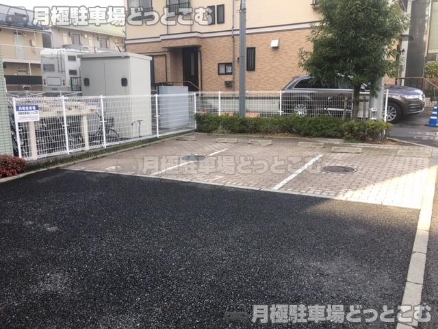 文京区千駄木2-16-7の月極駐車場1