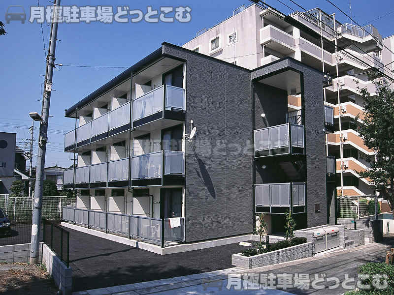 八王子市絹ケ丘2－18－3の月極駐車場1