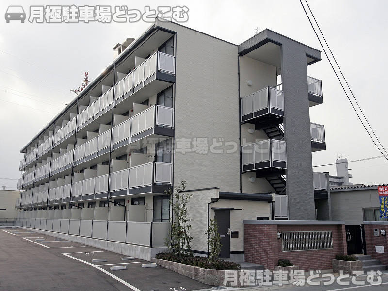 福岡市博多区吉塚8－7－3の月極駐車場1