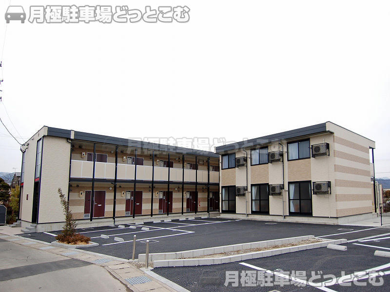 千曲市桜堂68の月極駐車場1