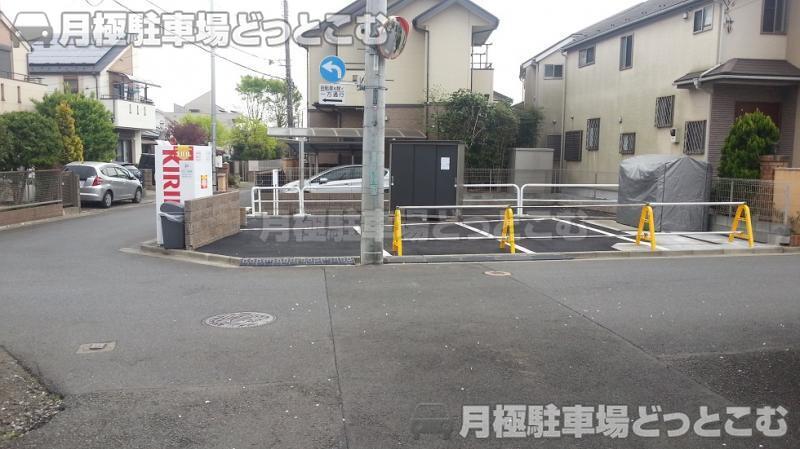 東村山市久米川町4-19-42の月極駐車場3