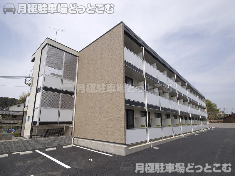 彦根市岡町129の月極駐車場1