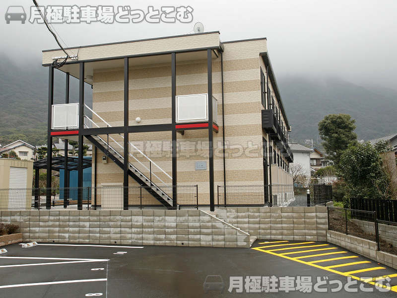 北九州市小倉北区足立1－7－27の月極駐車場1