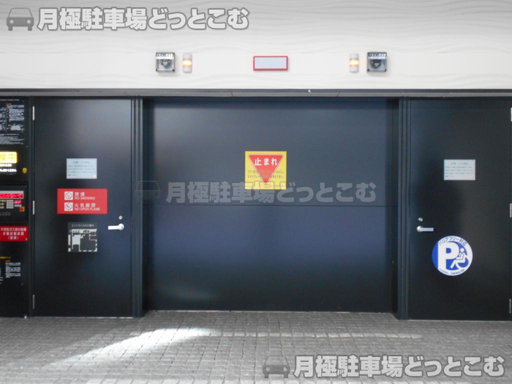 中央区日本橋1-16-3の月極駐車場3