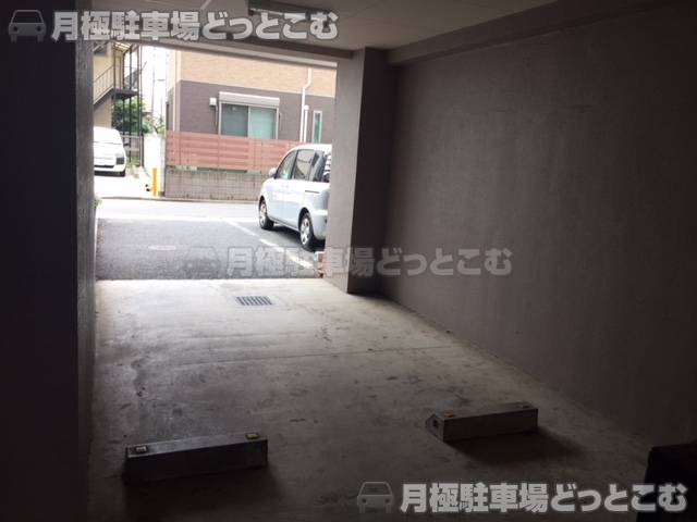 足立区梅島2丁目937-14,15,18,19の月極駐車場3