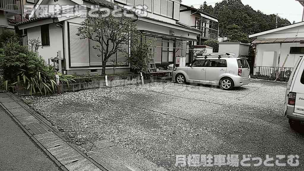 青梅市西分町1-14-1の月極駐車場3