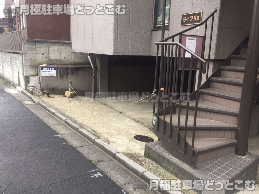 荒川区西尾久3丁目16-19の月極駐車場3