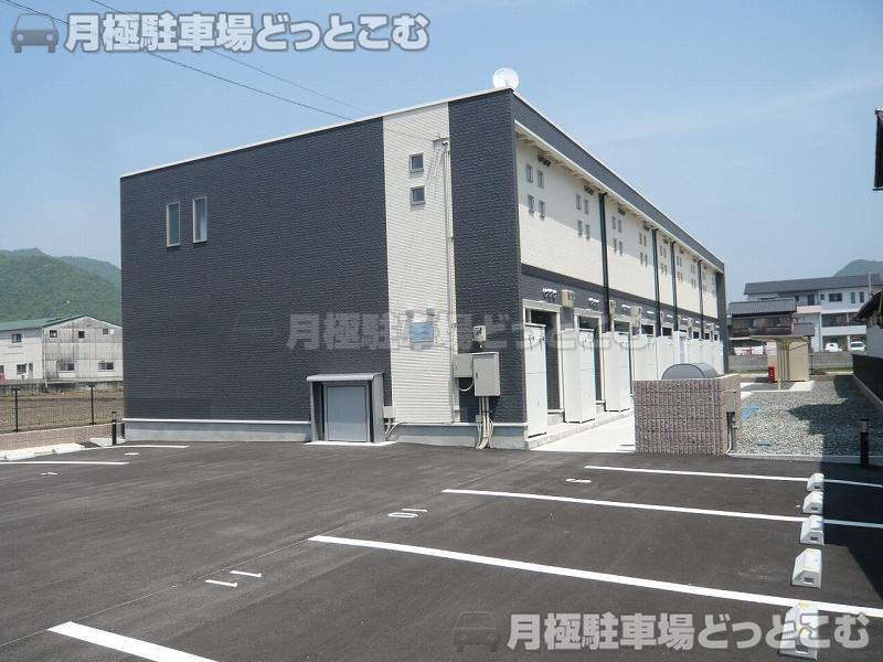 西脇市高田井町174の月極駐車場1