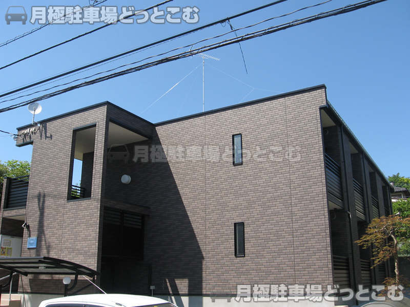 町田市鶴川4－11－4の月極駐車場1