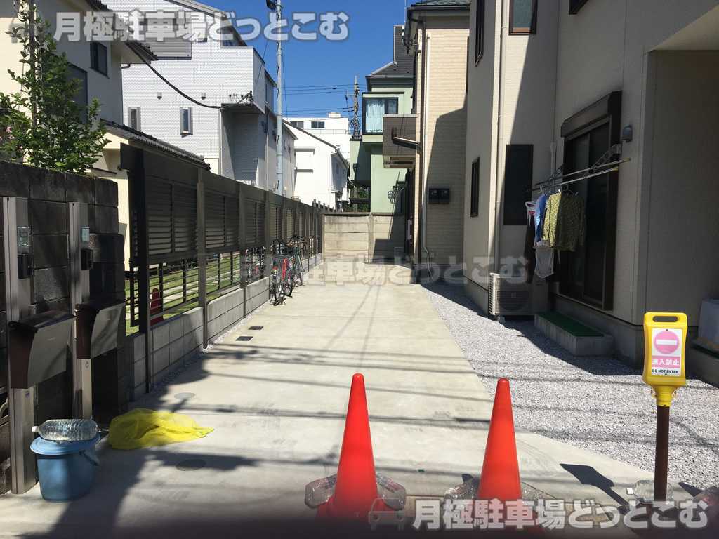 武蔵野市中町3-2-13の月極駐車場1