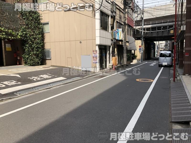 千代田区神田須田町2-5の月極駐車場3
