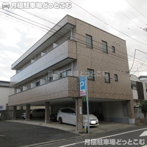 新宿区西落合3-24-15の月極駐車場2