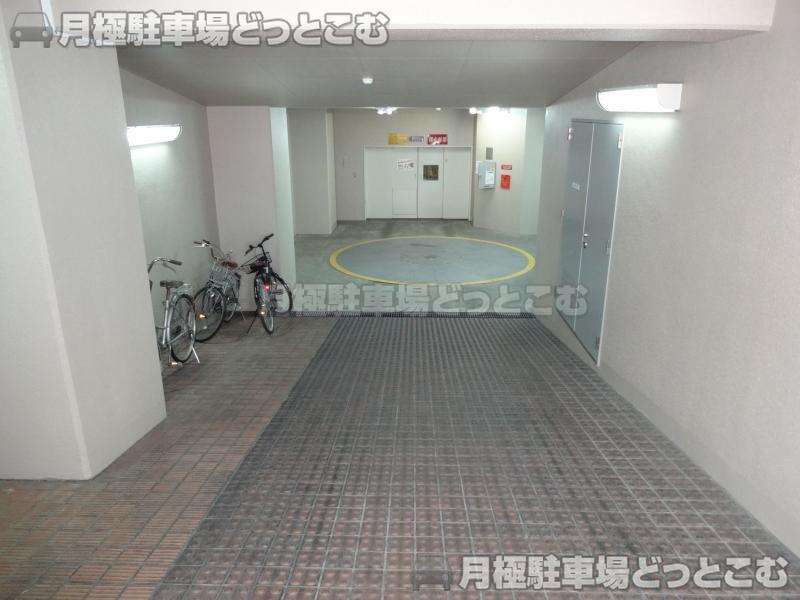中央区日本橋堀留町1-2-15の月極駐車場2