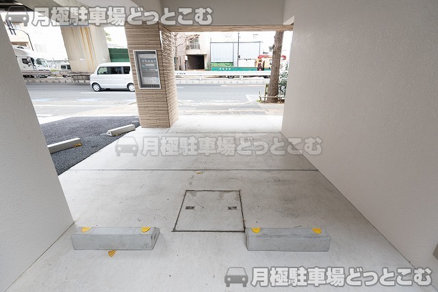 世田谷区新町1丁目8-14の月極駐車場2