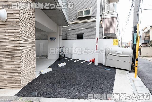世田谷区新町1丁目8-14の月極駐車場2