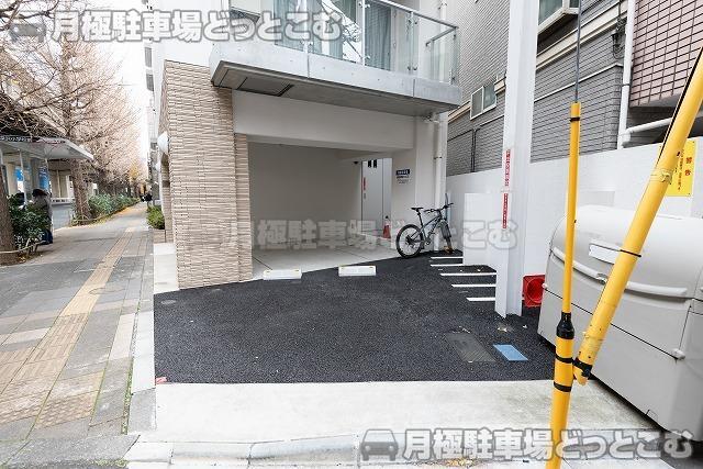 世田谷区新町1丁目8-14の月極駐車場3