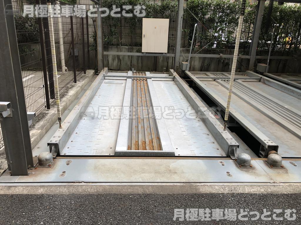世田谷区下馬1-6-12の月極駐車場2