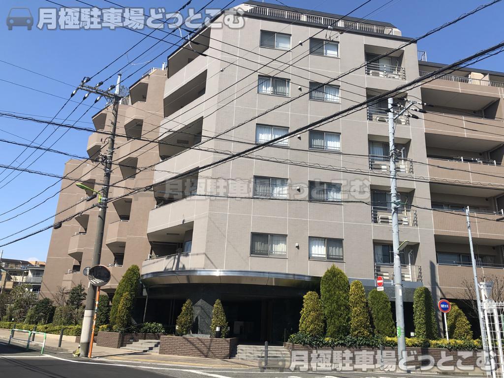 世田谷区下馬1-6-12の月極駐車場3