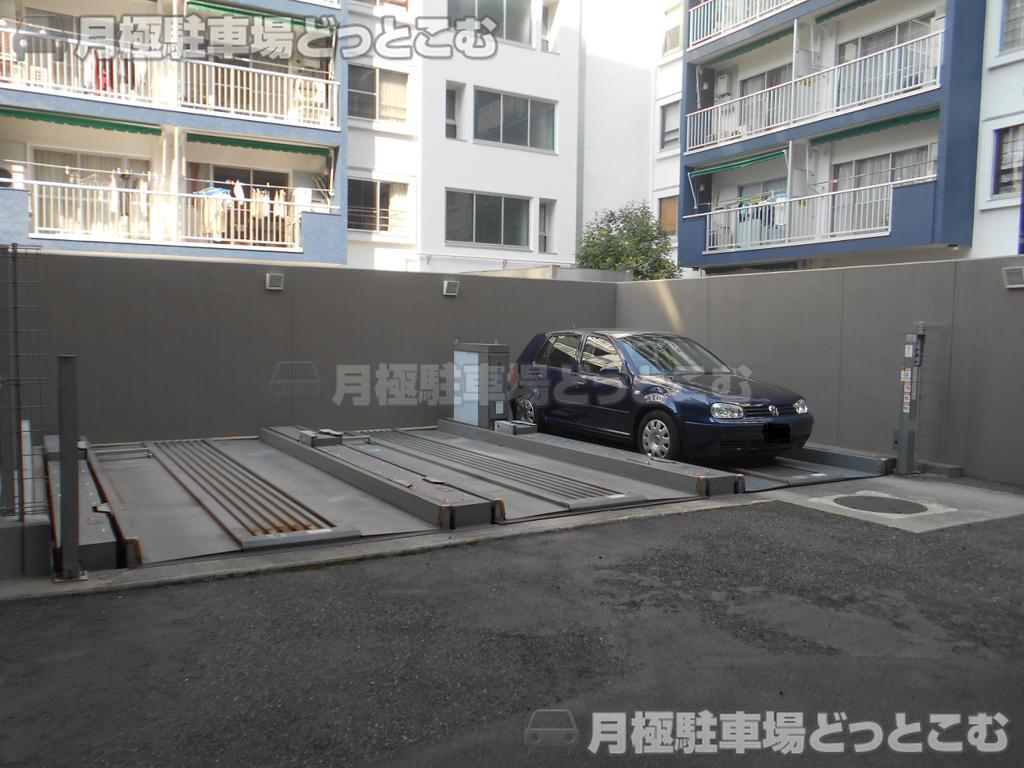 新宿区市谷薬王寺町30-1の月極駐車場2
