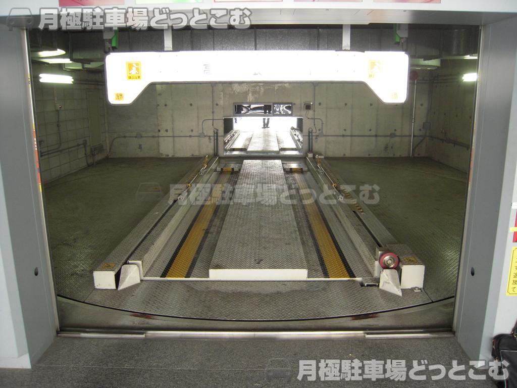 中央区日本橋室町1-9-12の月極駐車場2