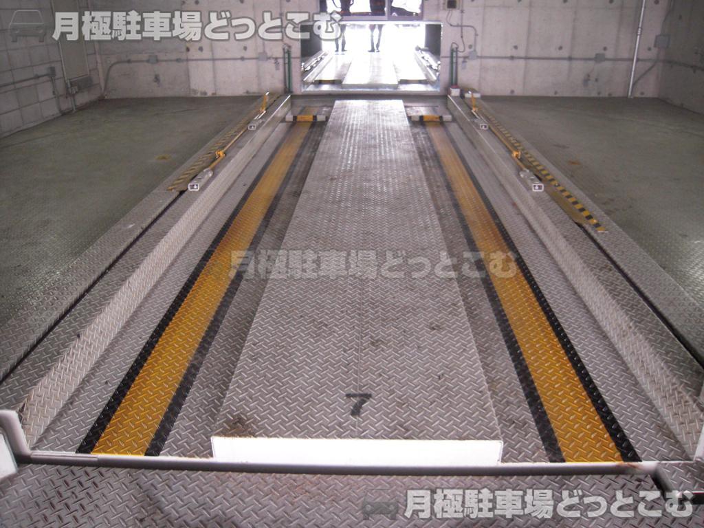 中央区日本橋室町1-9-12の月極駐車場3