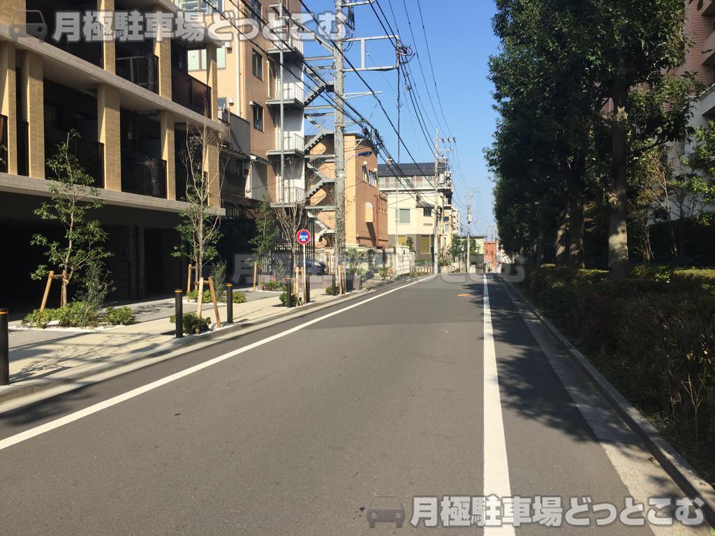 板橋区小豆沢4-1-26の月極駐車場2