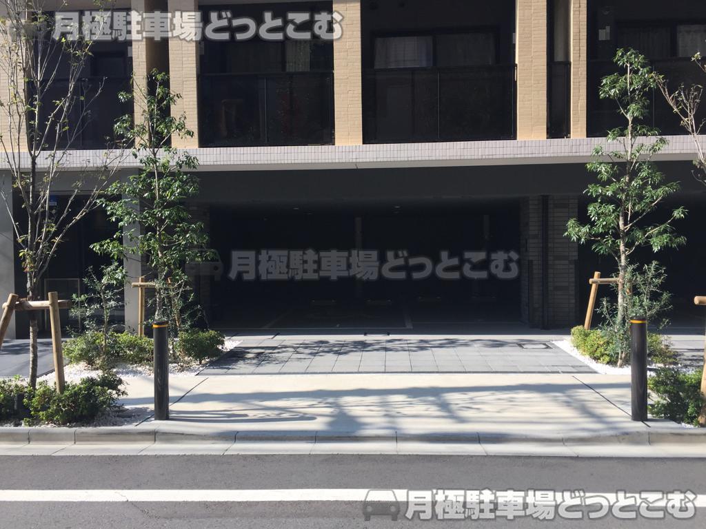 板橋区小豆沢4-1-26の月極駐車場3