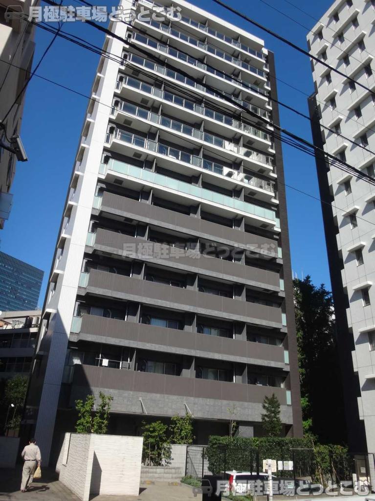 渋谷区桜丘町8-16の月極駐車場1