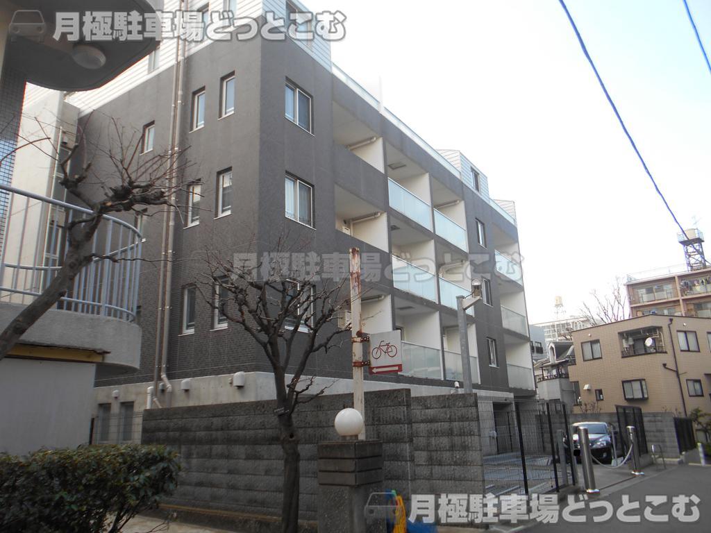 渋谷区本町1-33-7の月極駐車場1