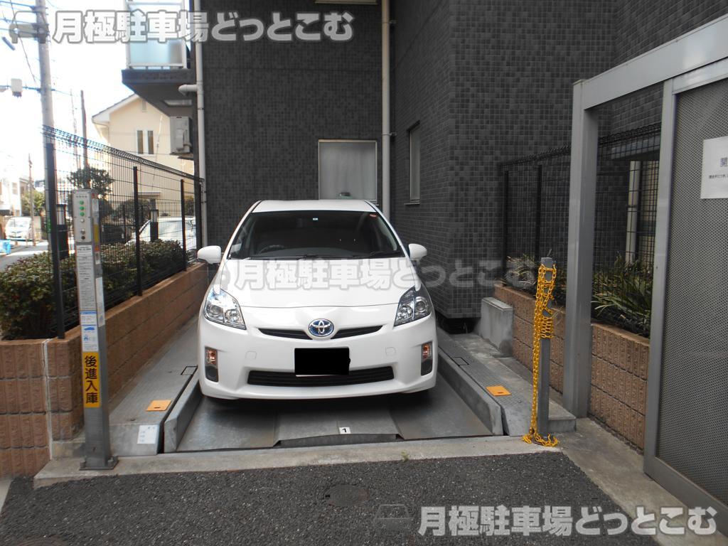 渋谷区本町1-10-3の月極駐車場1