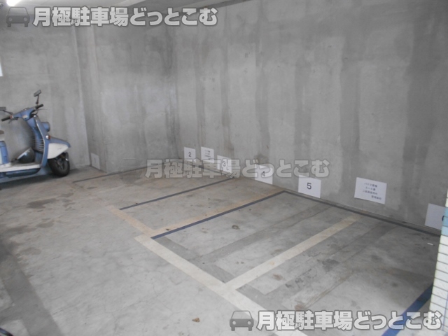 渋谷区本町1-10-3の月極駐車場3