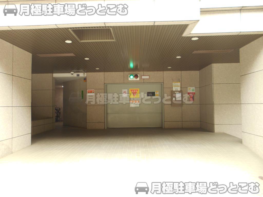 渋谷区東4-6-4の月極駐車場1