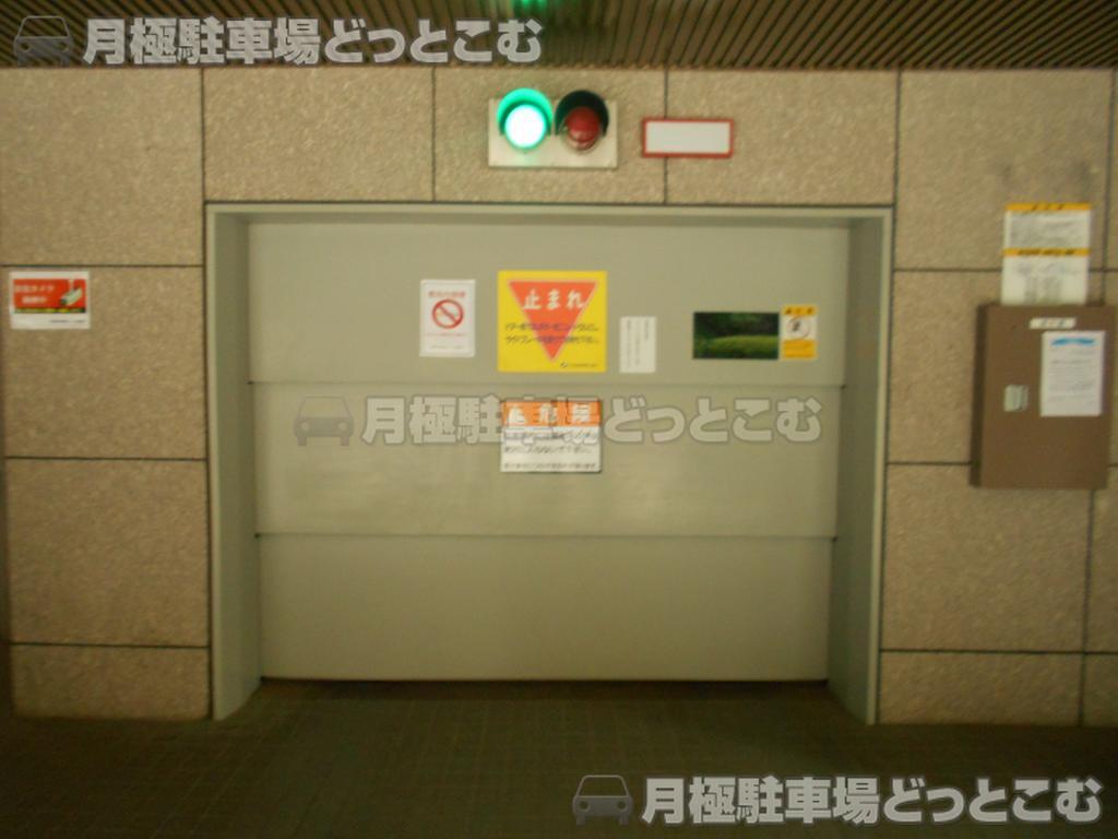 渋谷区東4-6-4の月極駐車場2