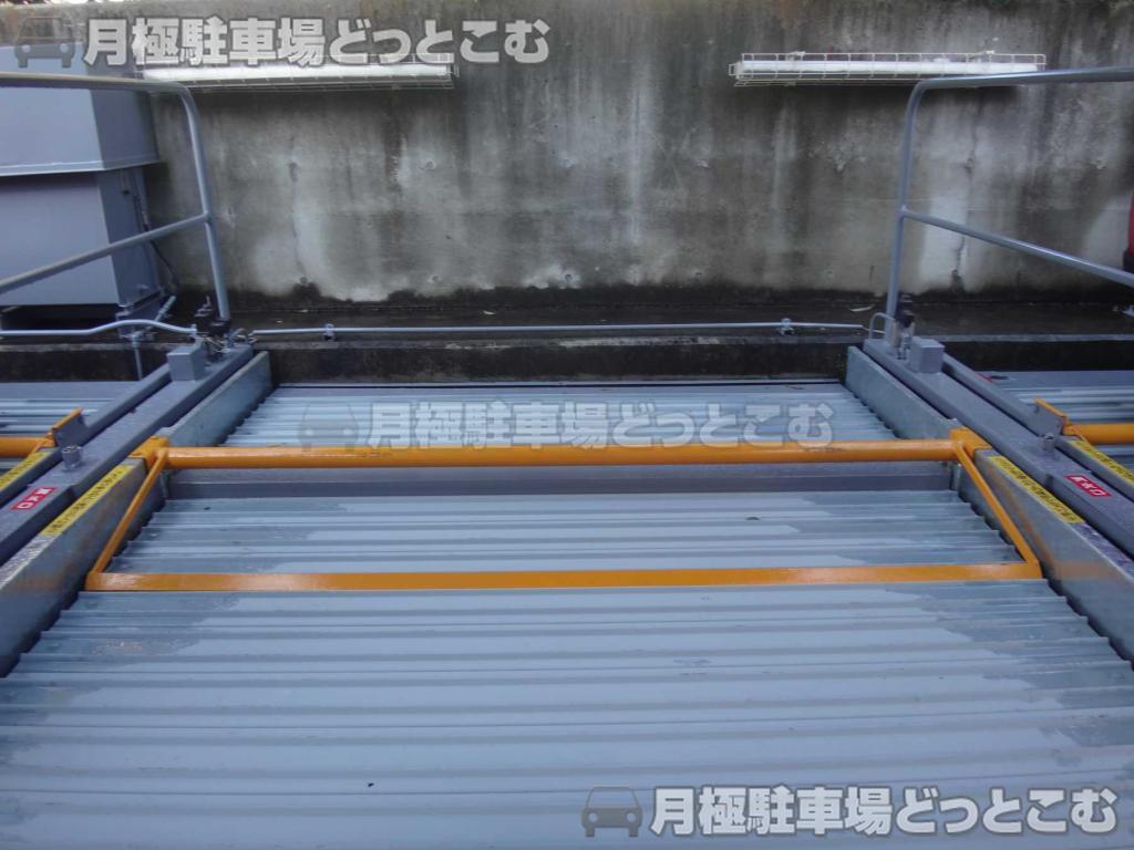 世田谷区砧1-16-25の月極駐車場4